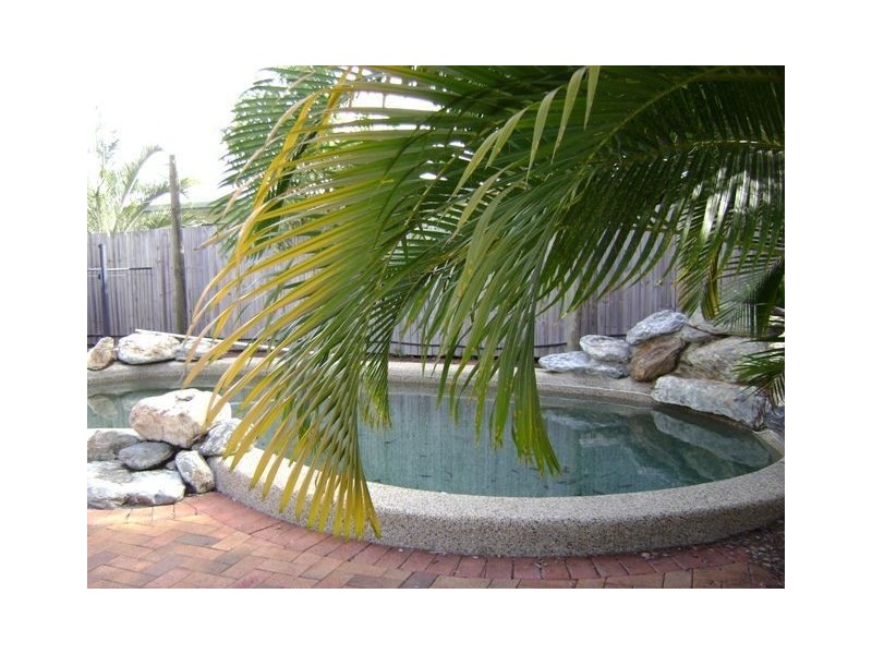 10 Hickory Street, Holloways Beach QLD 4878