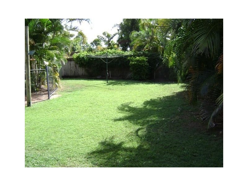 10 Hickory Street, Holloways Beach QLD 4878
