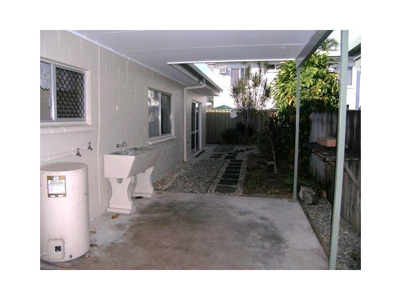 2/5 Bamboo Street, Holloways Beach QLD 4878