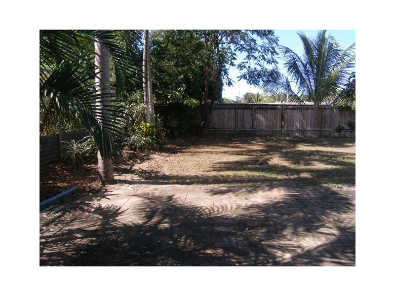 6 Granadilla Street, Holloways Beach QLD 4878