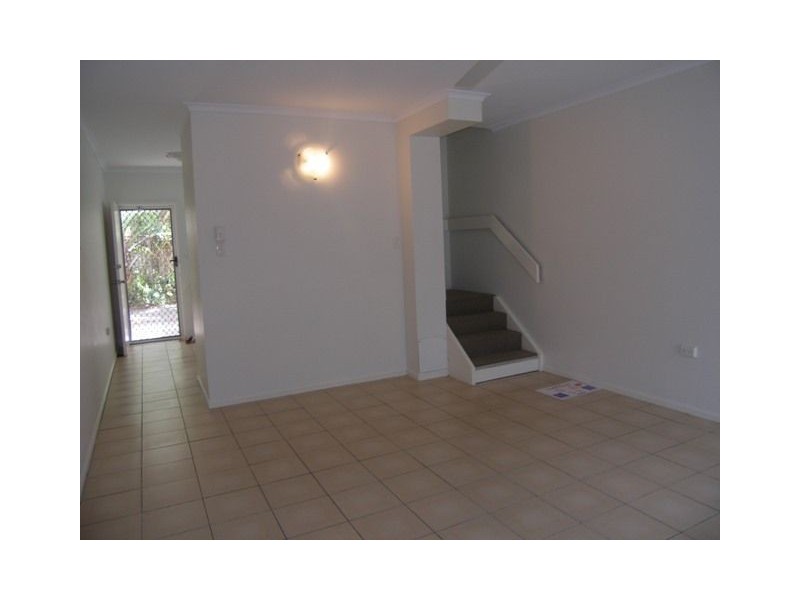 2/108 Wistaria Street, Holloways Beach QLD 4878