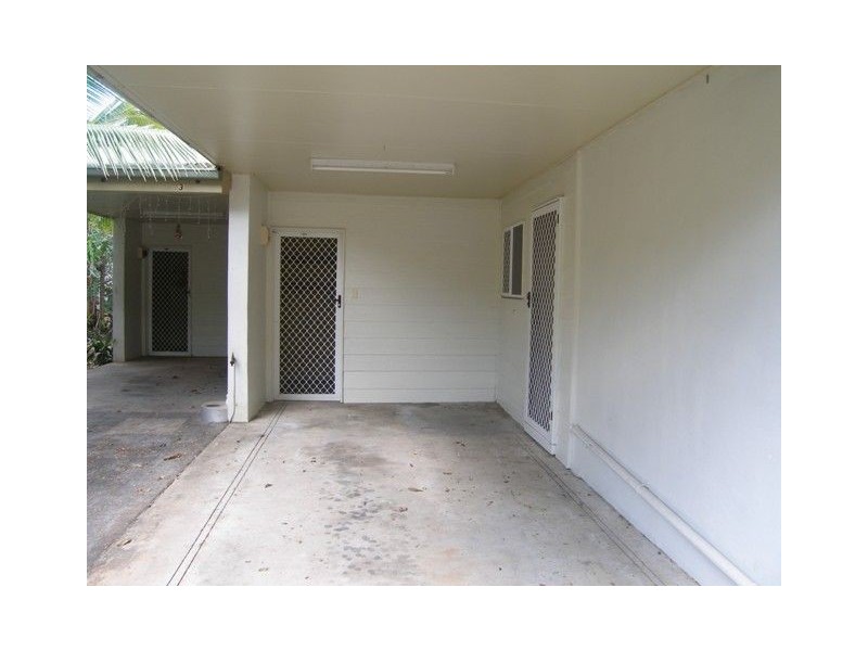 2/108 Wistaria Street, Holloways Beach QLD 4878