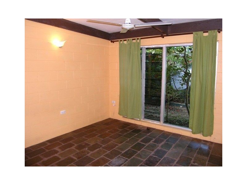 1 Walnut Street, Holloways Beach QLD 4878