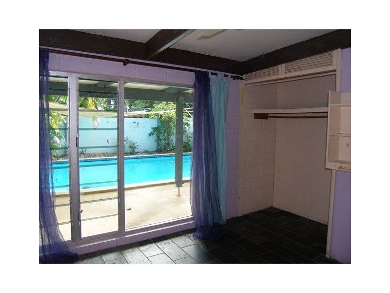 1 Walnut Street, Holloways Beach QLD 4878