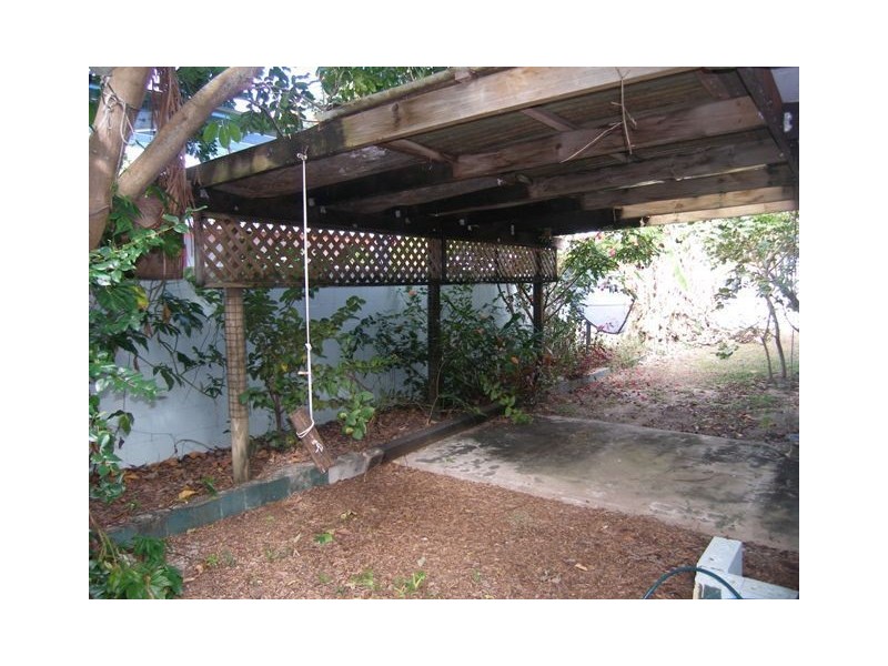 1 Walnut Street, Holloways Beach QLD 4878