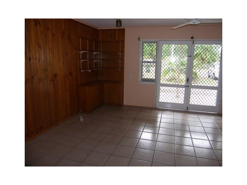 6 Granadilla Street, Holloways Beach QLD 4878