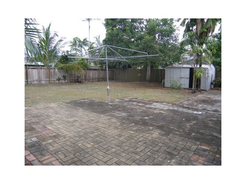 6 Granadilla Street, Holloways Beach QLD 4878