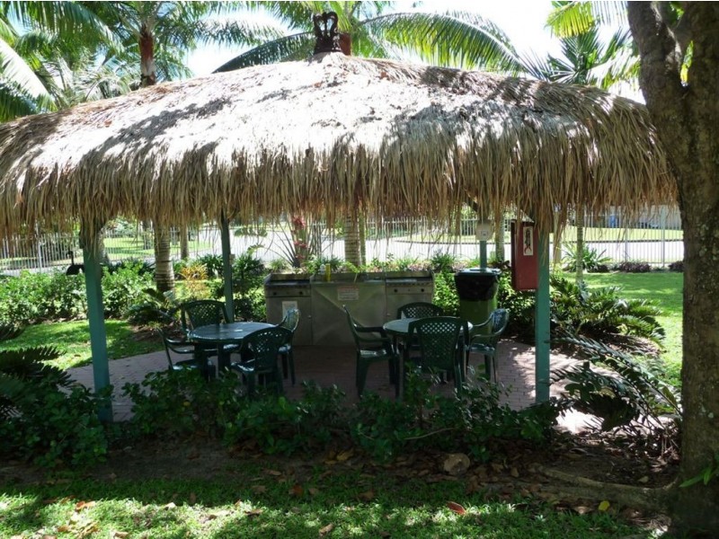 17/129 Oleander Street, Holloways Beach QLD 4878