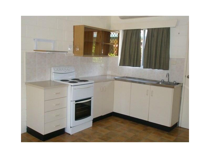 2/49 Sims Esplanade, Yorkeys Knob QLD 4878