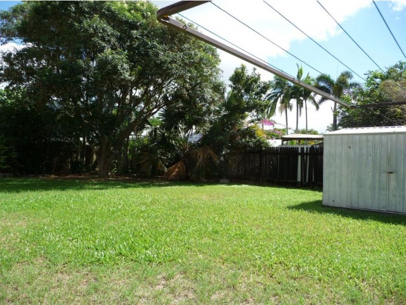 8 Bounty Close, Bentley Park QLD 4869