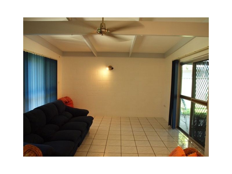 33 Tamarind Street, Holloways Beach QLD 4878