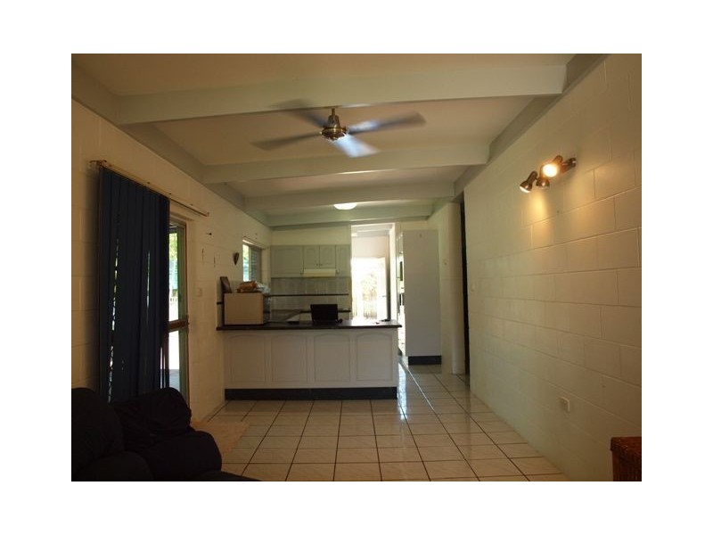 33 Tamarind Street, Holloways Beach QLD 4878