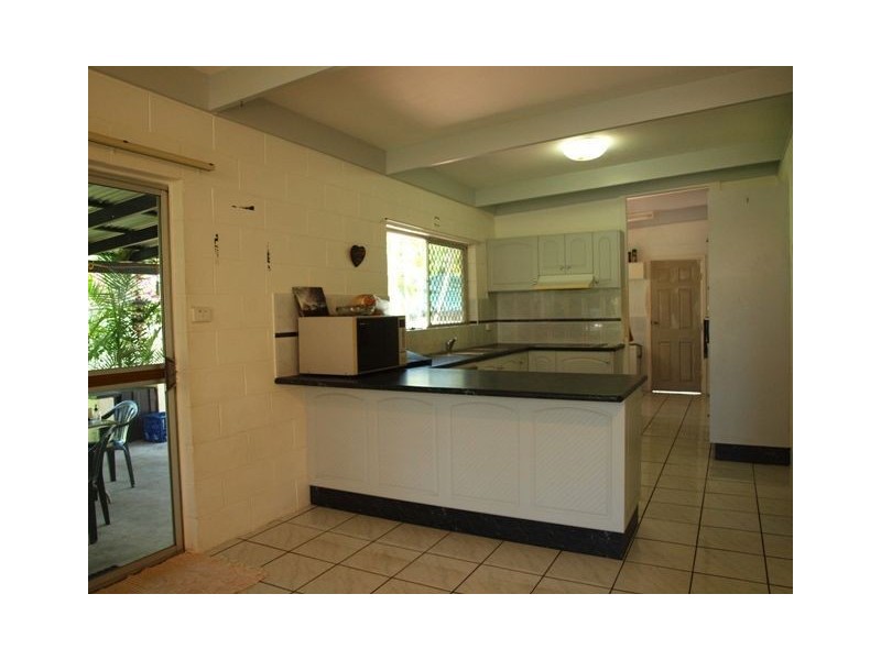 33 Tamarind Street, Holloways Beach QLD 4878