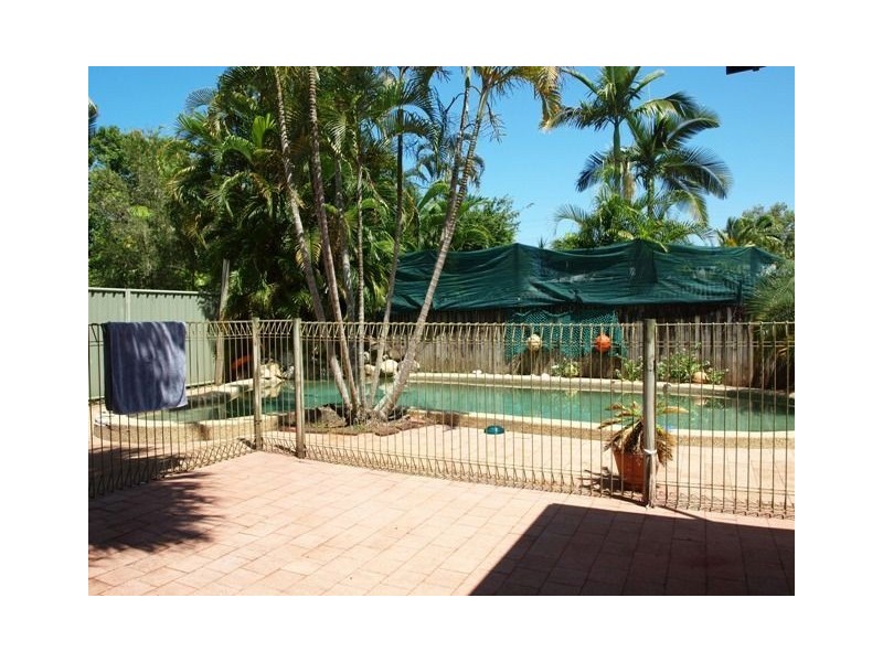 33 Tamarind Street, Holloways Beach QLD 4878