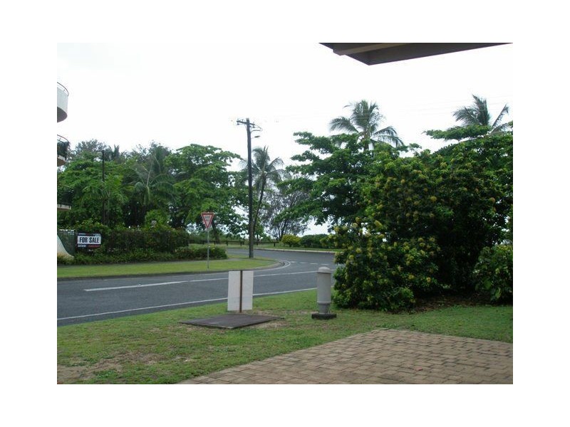 2/49 Sims Esplanade, Yorkeys Knob QLD 4878