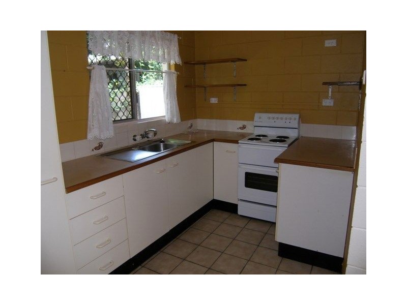 2/118 Wistaria Street, Holloways Beach QLD 4878