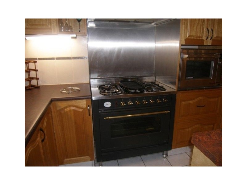 8 Tuffley, Kanimbla QLD 4870