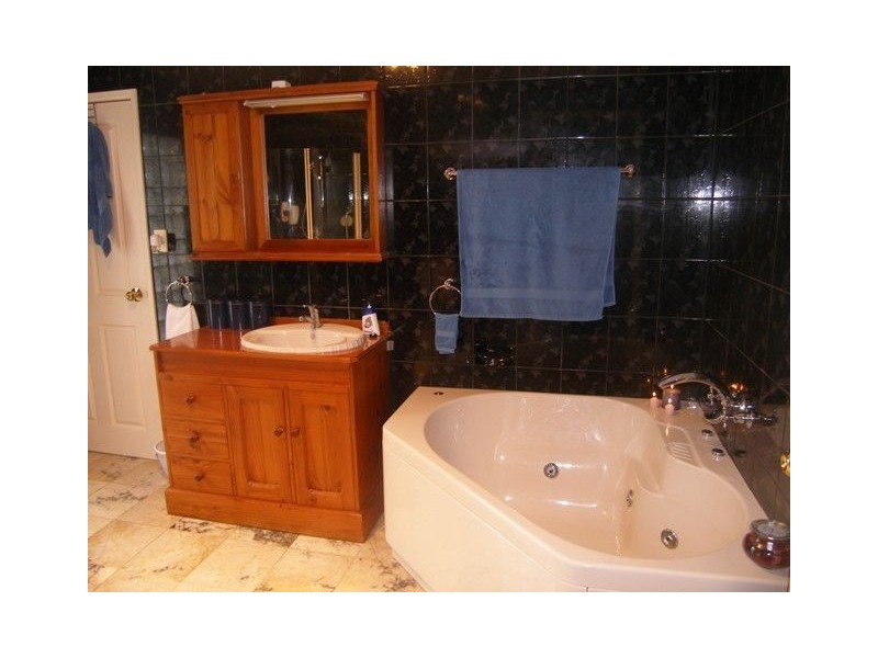 8 Tuffley, Kanimbla QLD 4870