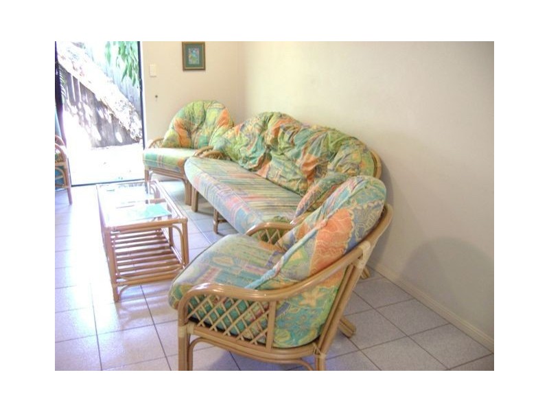 1/21 Hibiscus Lane, Holloways Beach QLD 4878