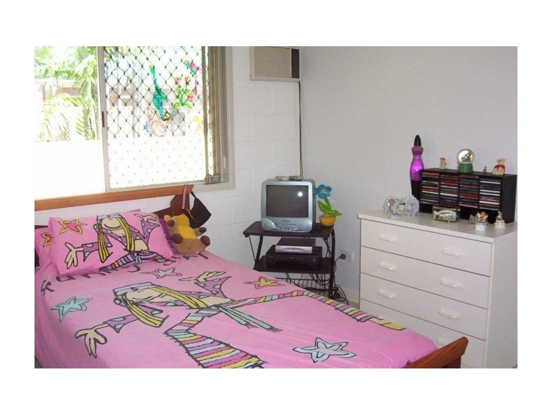 33 Tamarind Street, Holloways Beach QLD 4878