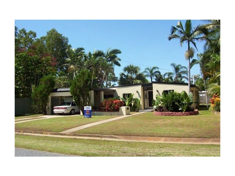 33 Tamarind Street, Holloways Beach QLD 4878