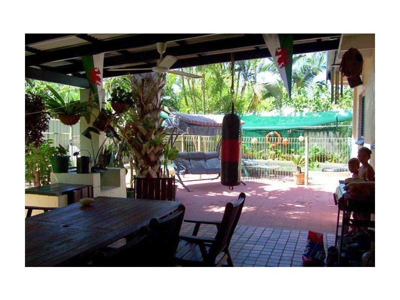 33 Tamarind Street, Holloways Beach QLD 4878