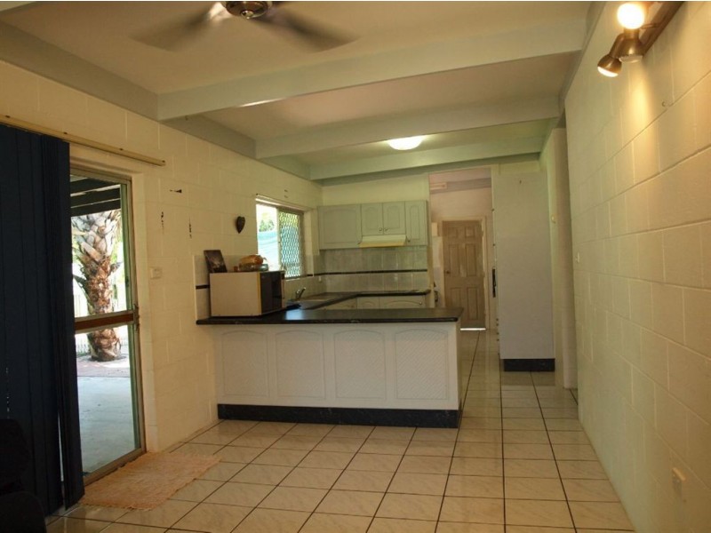 33 Tamarind Street, Holloways Beach QLD 4878