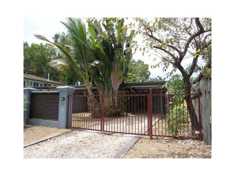 2/122 Wistaria Street, Holloways Beach QLD 4878