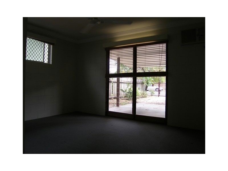 2/122 Wistaria Street, Holloways Beach QLD 4878