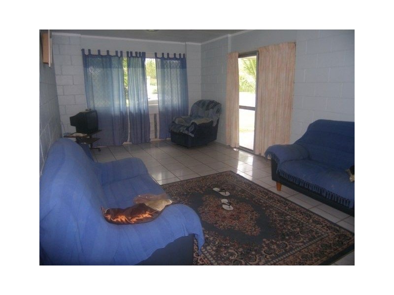 2/1 Canna Street, Holloways Beach QLD 4878