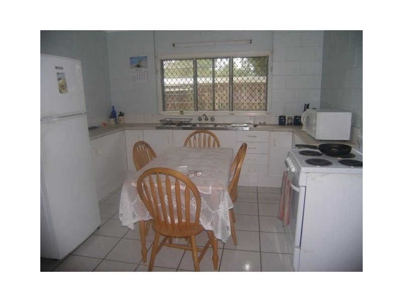 2/1 Canna Street, Holloways Beach QLD 4878