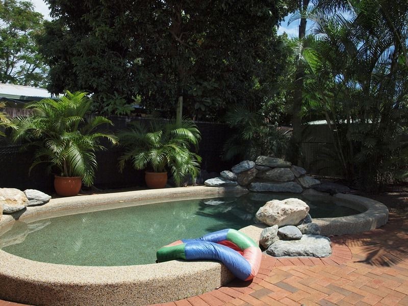 Holloways Beach QLD 4878