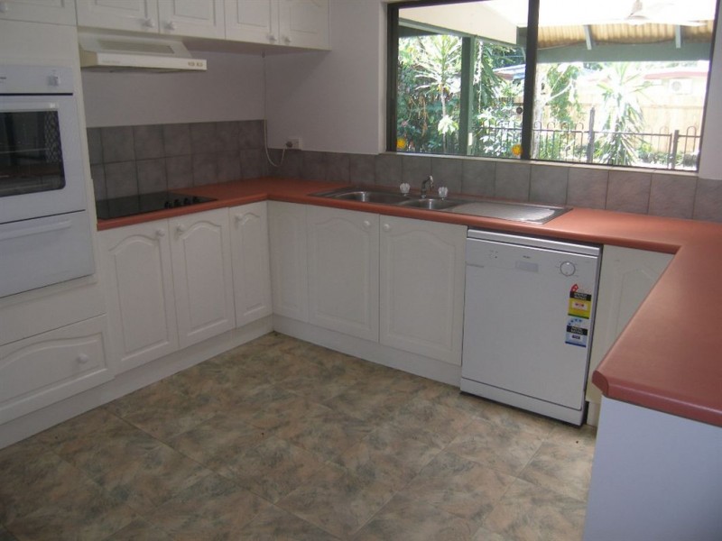 40 Maple Street, Holloways Beach QLD 4878