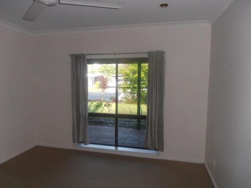 40 Maple Street, Holloways Beach QLD 4878