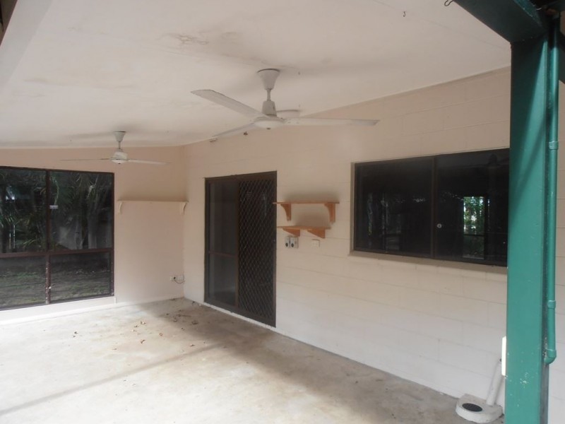 40 Maple Street, Holloways Beach QLD 4878