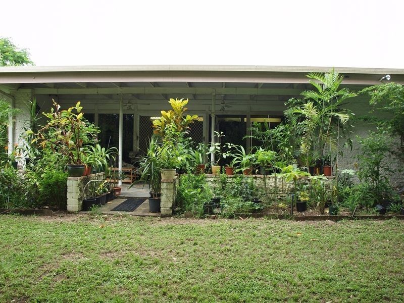 21 Oak Street, Holloways Beach QLD 4878