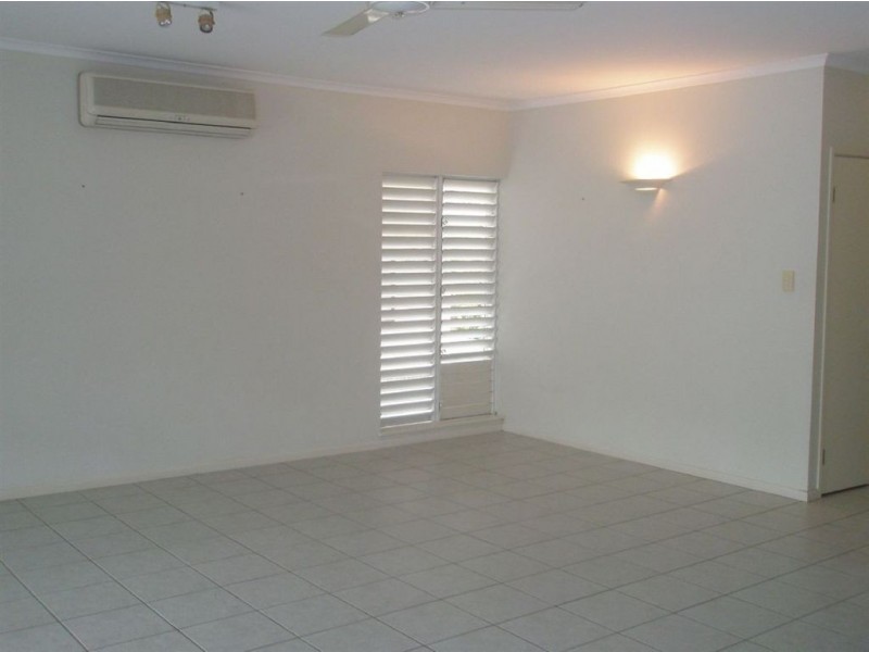 2/118 Cunningham Street, Yorkeys Knob QLD 4878