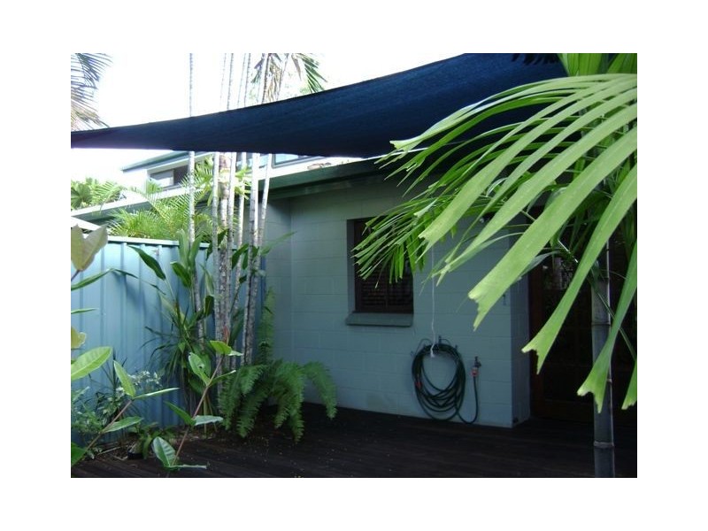 12/25-31 Hibiscus Lane, Holloways Beach QLD 4878