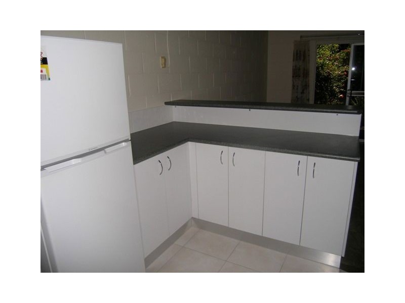 2/42 Mimosa Street, Holloways Beach QLD 4878