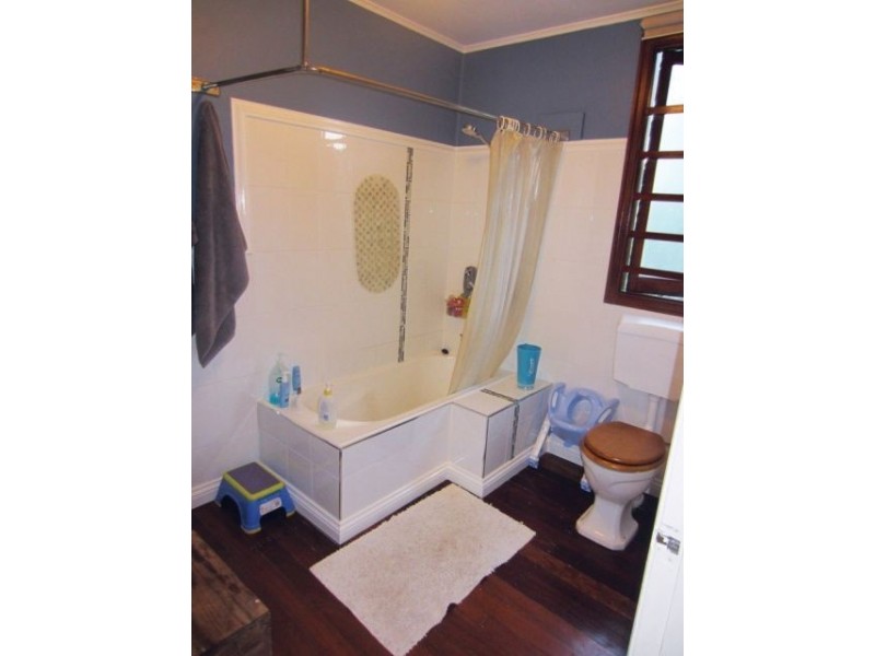 76 Cairns, Cairns North QLD 4870