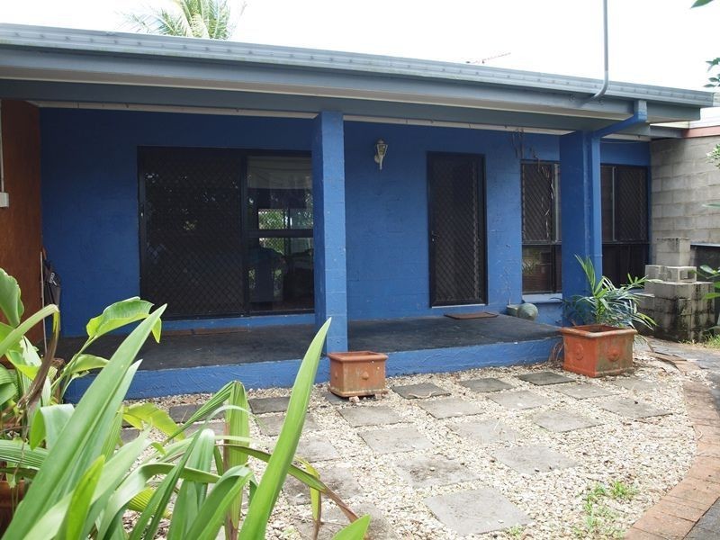 Holloways Beach QLD 4878