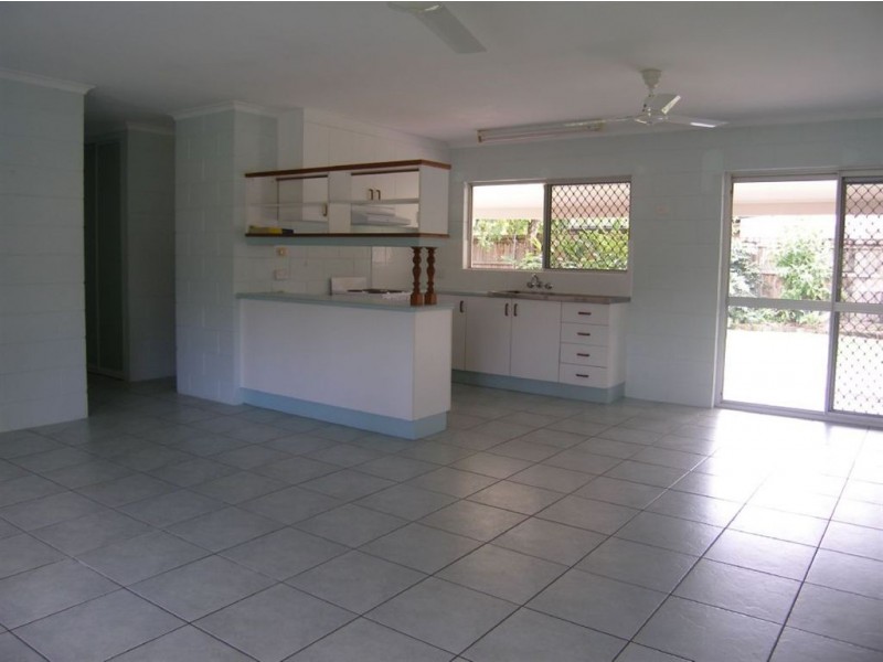 42 Oak Street, Holloways Beach QLD 4878