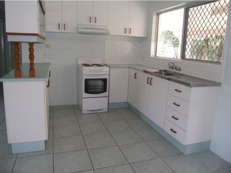 42 Oak Street, Holloways Beach QLD 4878