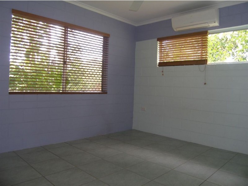 42 Oak Street, Holloways Beach QLD 4878