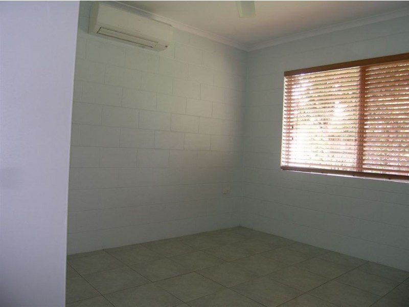 42 Oak Street, Holloways Beach QLD 4878