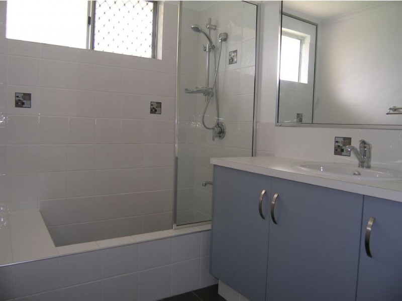 42 Oak Street, Holloways Beach QLD 4878