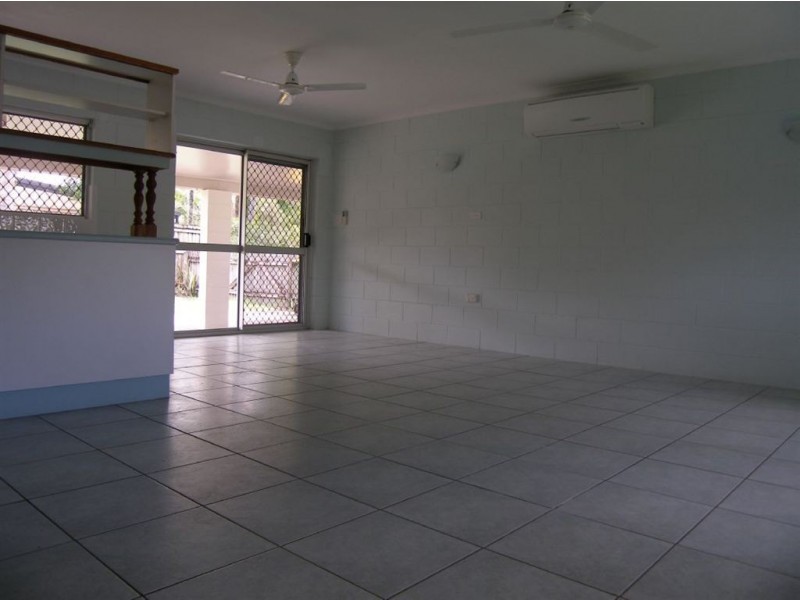 42 Oak Street, Holloways Beach QLD 4878