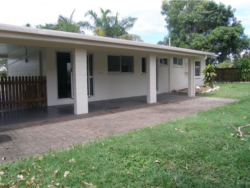 42 Oak Street, Holloways Beach QLD 4878
