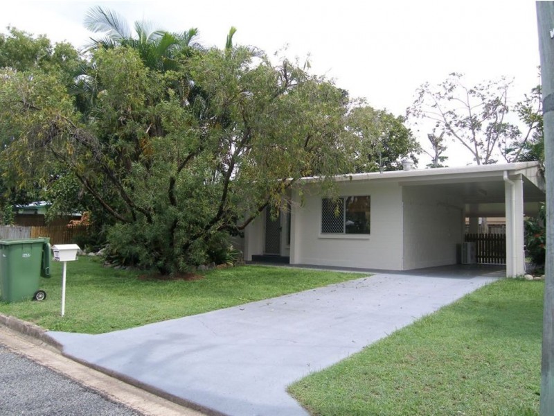 42 Oak Street, Holloways Beach QLD 4878