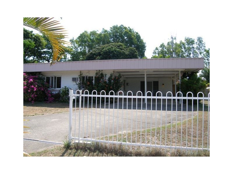 21 Oak Street, Holloways Beach QLD 4878